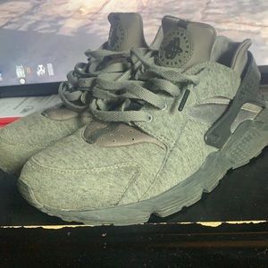 Nike Air Huarache Tech Fleece Pack